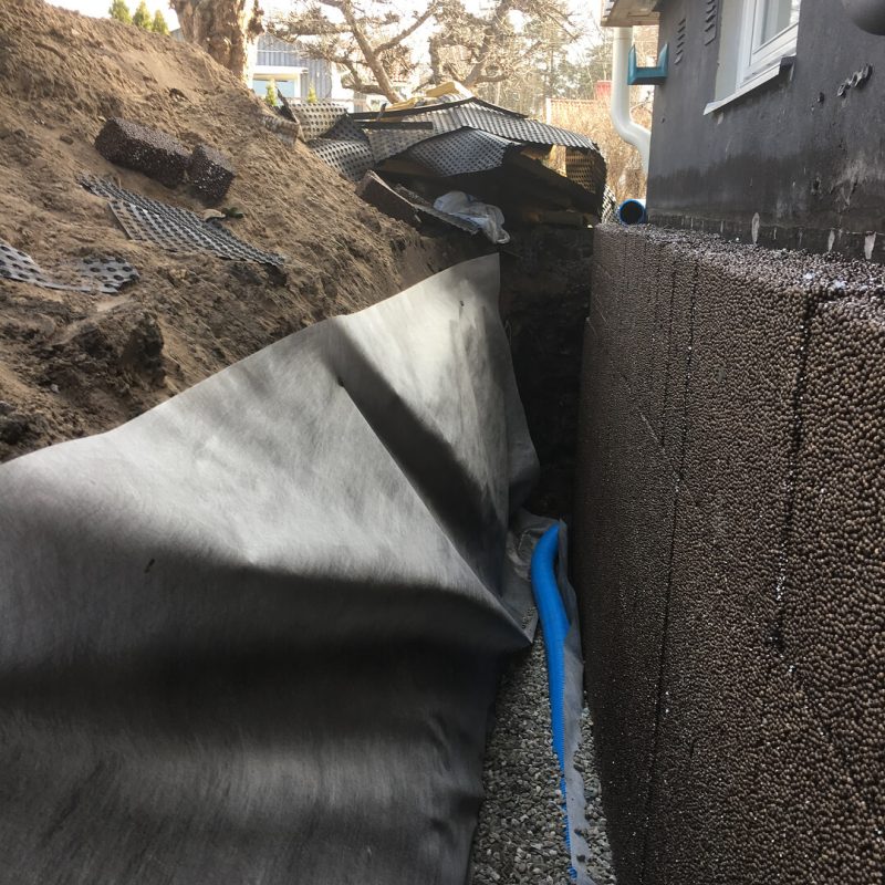 Montering av Pordränskivor och fiberduk vid dränering i Huddinge